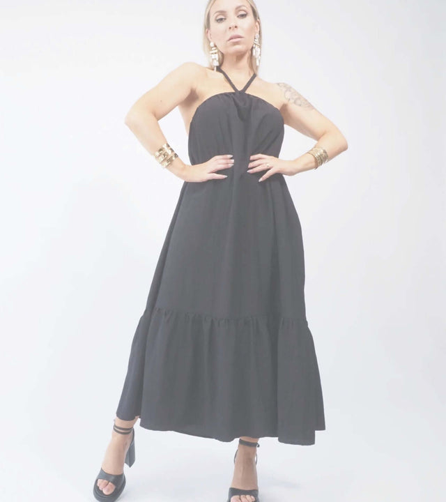 VESTIDOS - Com uma grande variedade de padrões e modelos disponíveis, desde simples até aos mais elaborados, certamente vais encontrar o vestido ideal que se adapte ao teu gosto pessoal. Vestidos compridos e midi, estampados ou lisos, são a escolha perfei