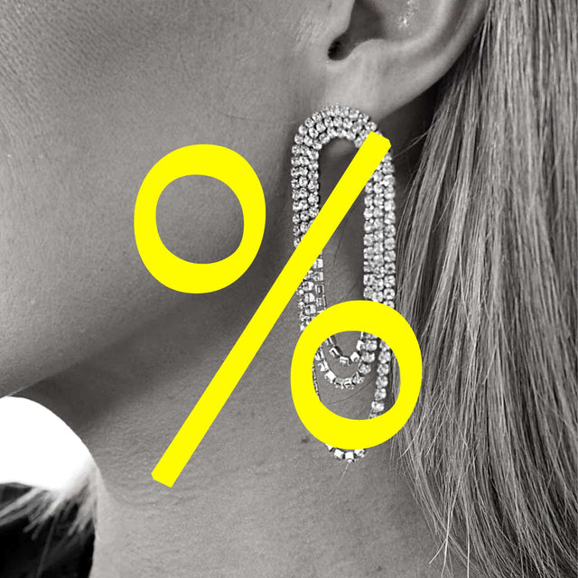 Brincos a preços outlet. Descobre os melhores descontos em brincos.