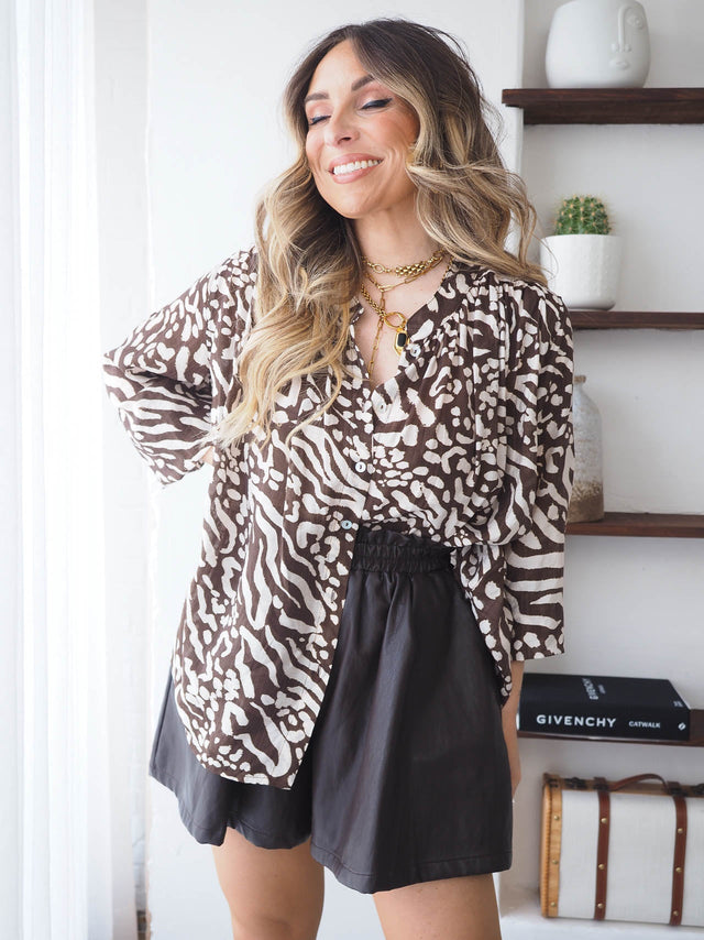 Blusas, camisas e tops Femininos. Camisas brancas, estampadas ou lisas. Descubra toda a coleção de camisas online.