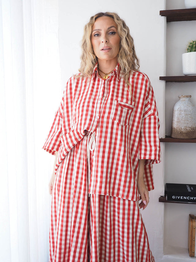 Blusas, camisas e tops Femininos. Camisas brancas, estampadas ou lisas. Descubra toda a coleção de camisas online.