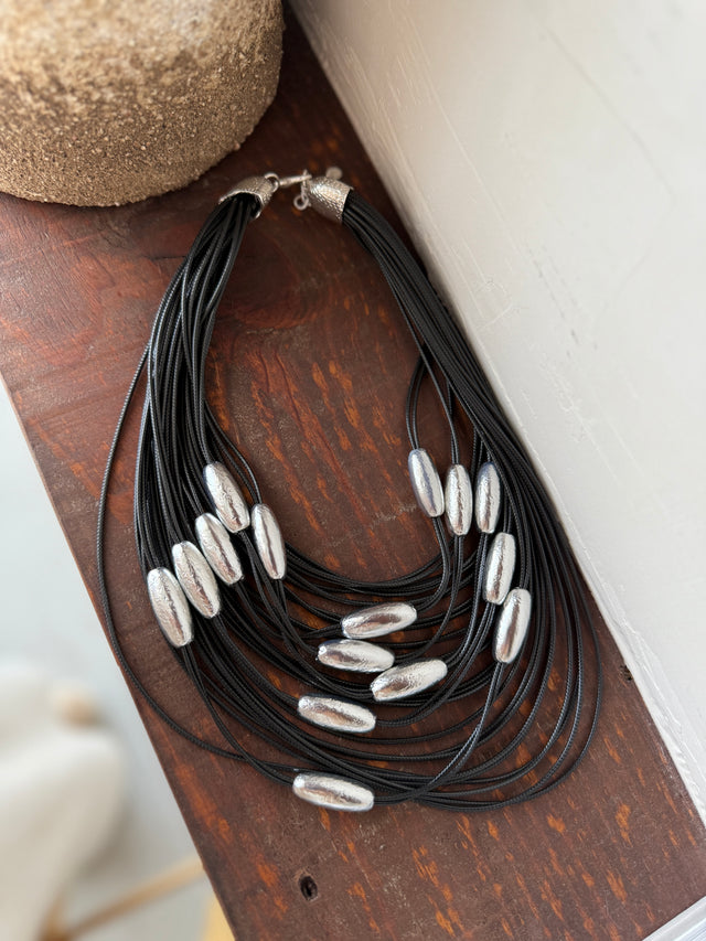 Colar de Fio de Cordão com Metal