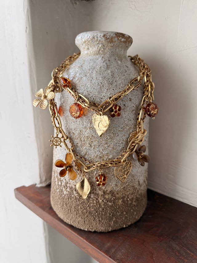 Colar Comprido Pendentes Flores e Corações