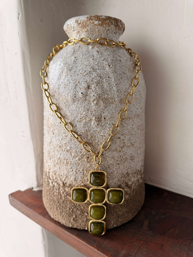 Collier long avec croix