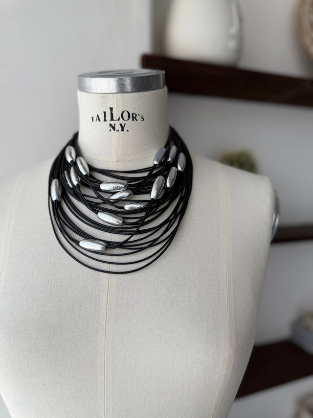 Colar de Fio de Cordão com Metal