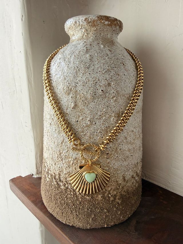 Collier épais orné de coquillages