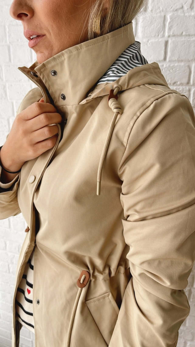 ADJUSTABLE PARKA WITH HOOD