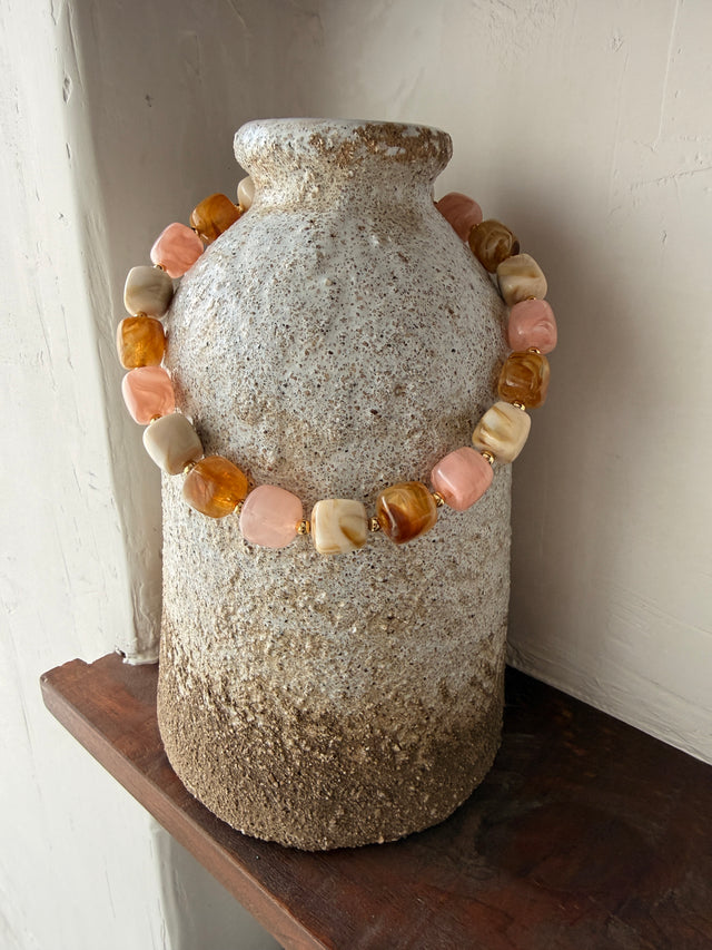 Collier en résine et pierre