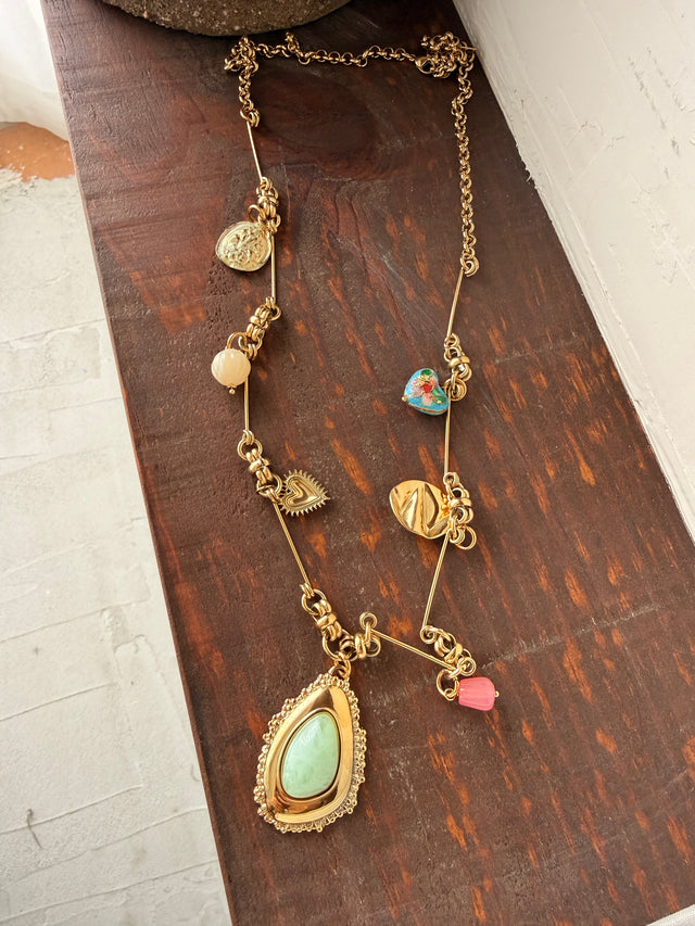 Colar Com Pendentes Coloridos