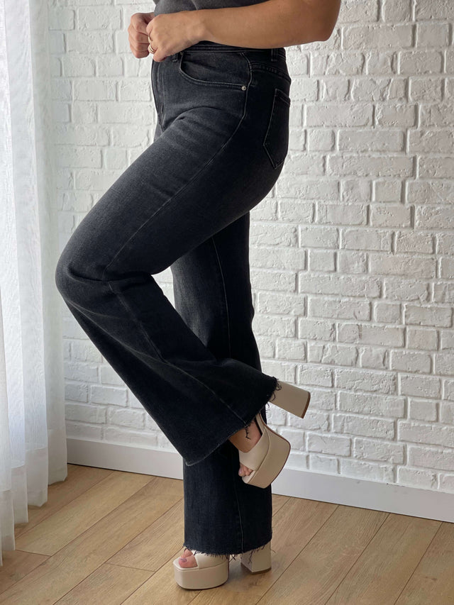 Dê um Toque de Sofisticação ao seu Look com Calças de Ganga Flare Fit