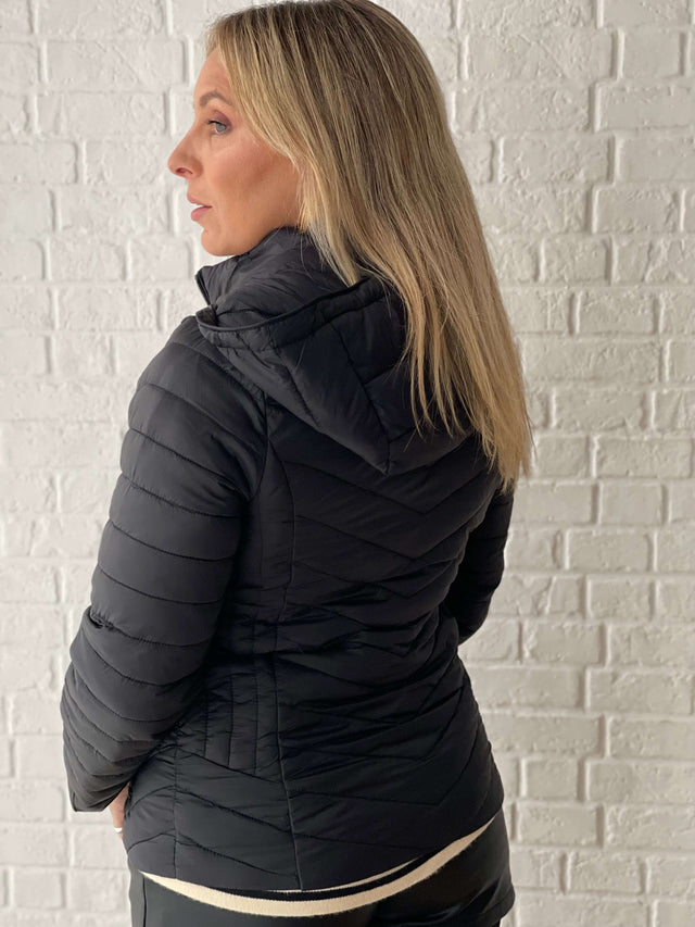 Blusão Black Peach: Conforto, Estilo e Resistência em uma Peça