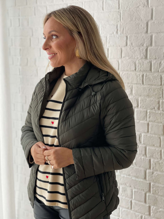 Blusão Acolchoado Impermeável Black Peach: O Item Perfeito para Conforto e Estilo