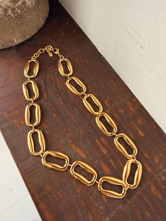 Collier à maillons carrés