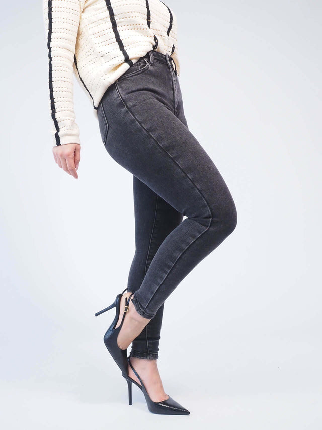 Calças: Calças de Ganga Skinny Mulher - Black Peach - Black Peach: 33.00 € | Cor / Color: cinzento | Tamanho / Size: 34, 36, 38, 40, 42 - Black Peach® - Primavera Verão 2024