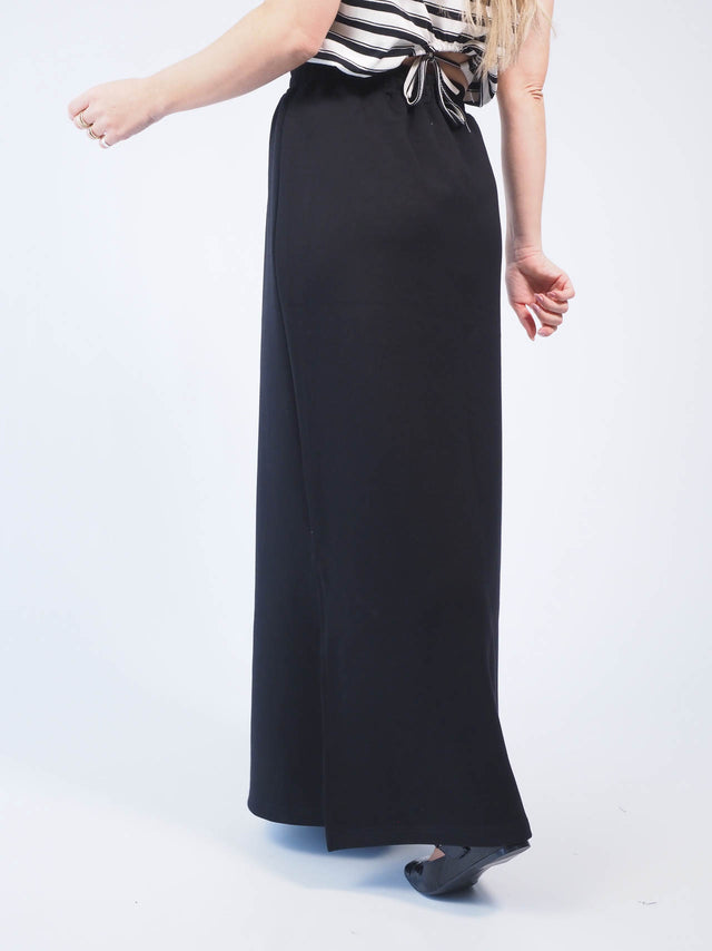 Saias: Saia Felpa Mulher - Black Peach - Black Peach: 39.00 € | Cor / Color: preto | Tamanho / Size: TU - Black Peach® - Primavera Verão 2024