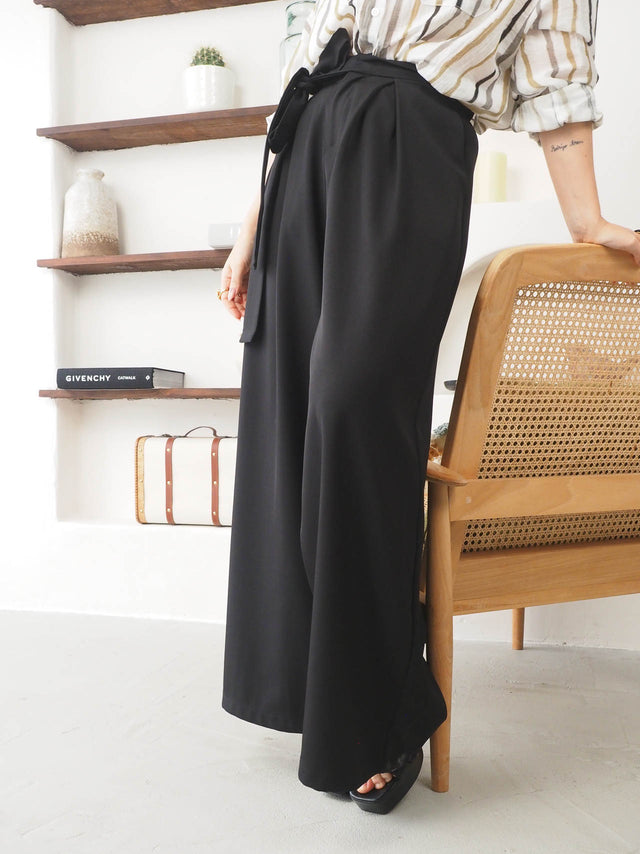 Pantalon plissé avec noeud