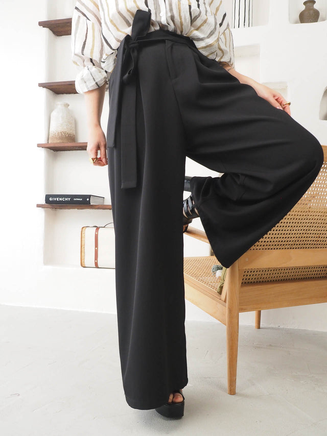 Pantalon plissé avec noeud