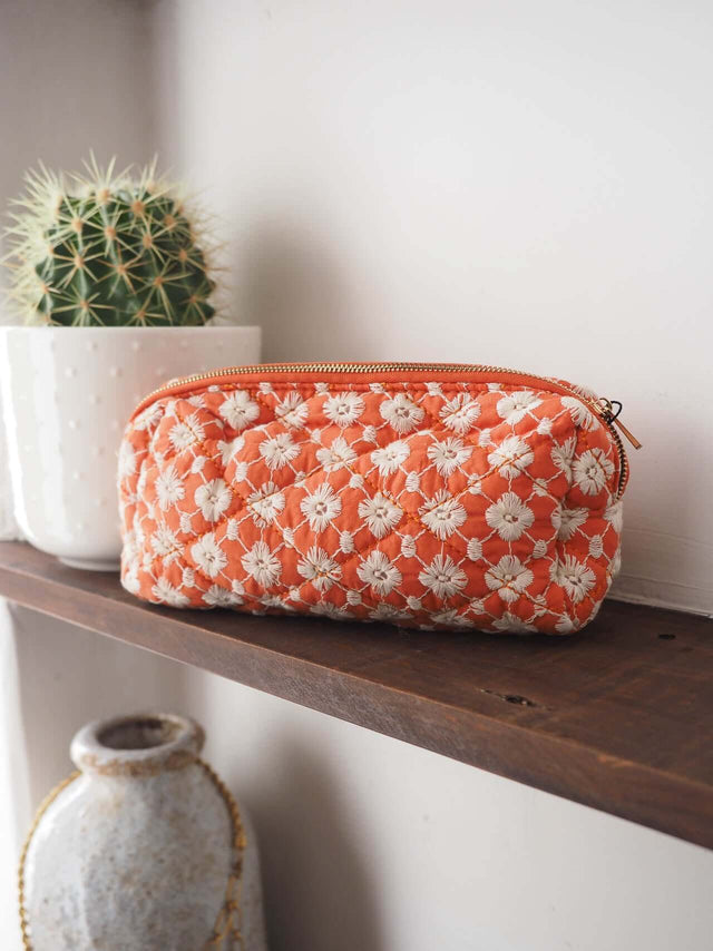 Trousse brodée