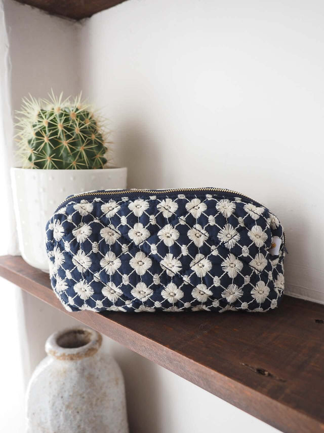Trousse brodée