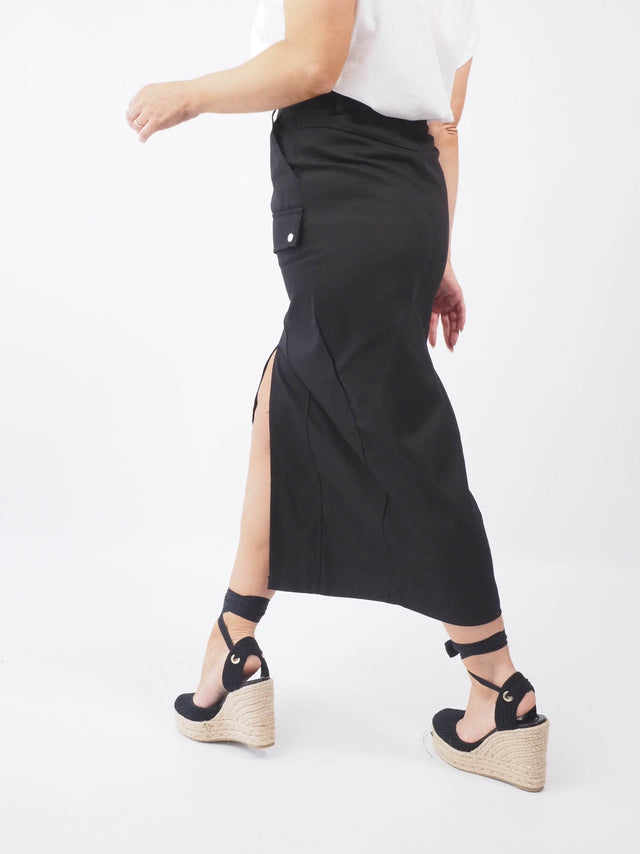 Saia com Bolsos: Como Usar a Saia Preta Midi e Arrasar no Look