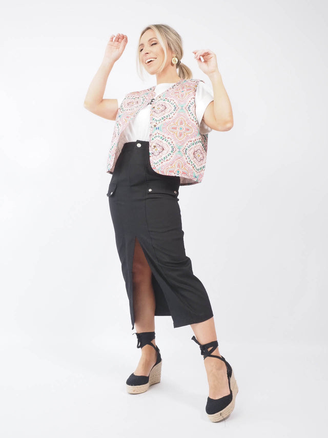 Saia Preta Midi com Pockets - O Must-Have do Guarda-Roupa Feminino