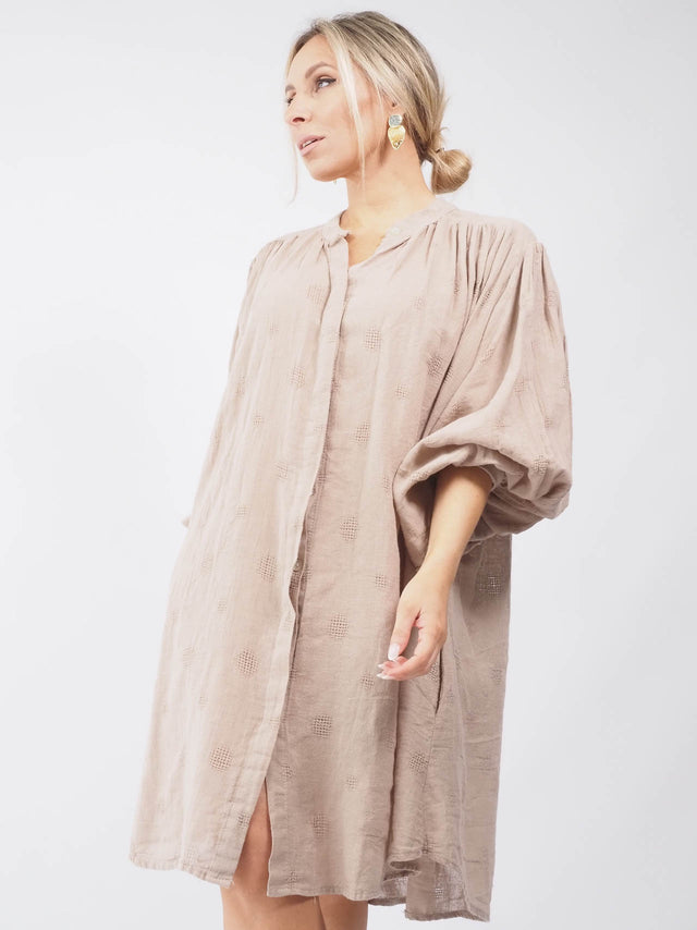 Coleção de senhora de verão , camiseiro em algodão de manga em balão super confotável e prático para vestir como vestido ou kimono.