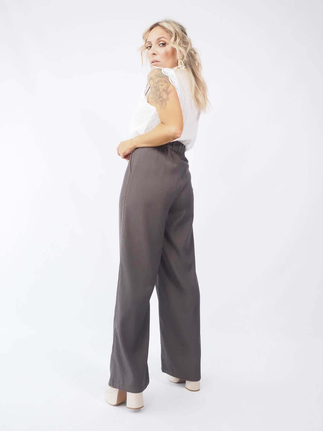 WIDE PANTS WITH CUPS