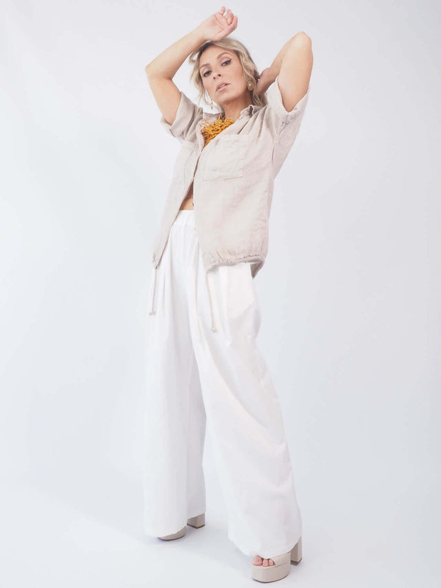 Camisas e blusas básicas: o toque perfeito de estilo para o seu dia a dia