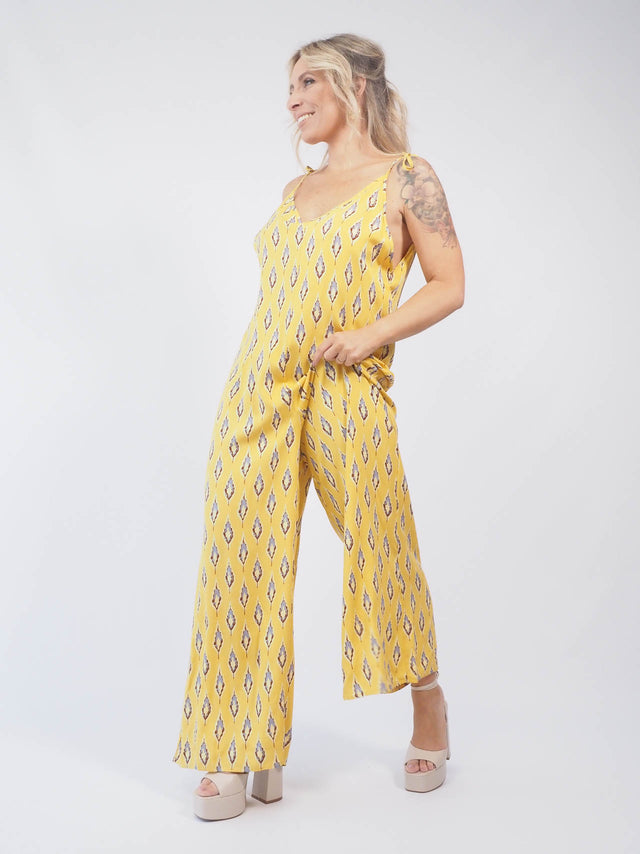 Macacão feminino com decote em bico: estilo casual e elegante