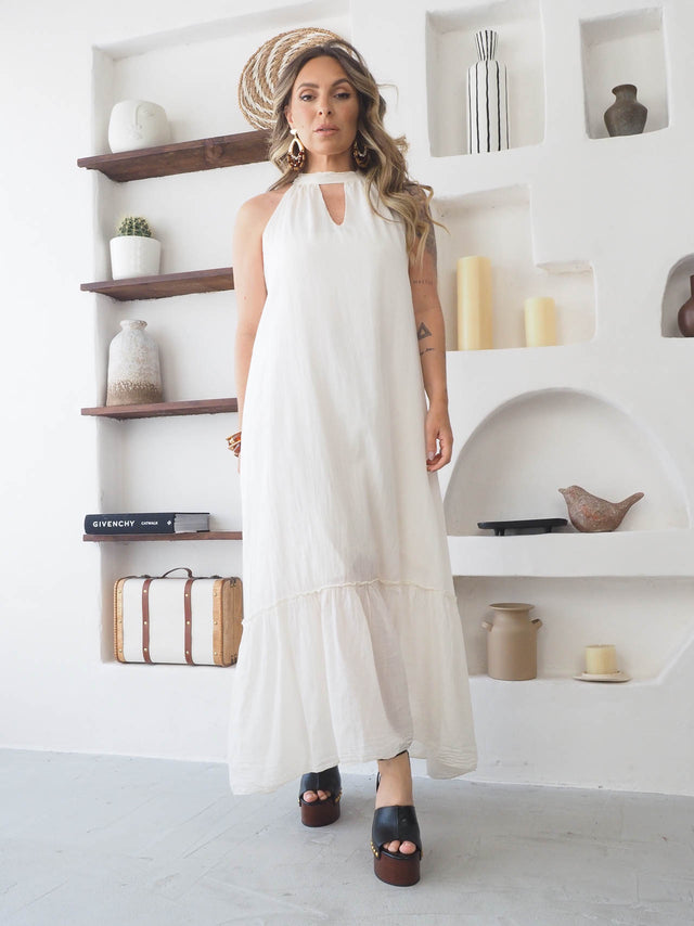 Vestido comprido de algodão halter, elegante e leve, ideal para o verão e ocasiões especiais.