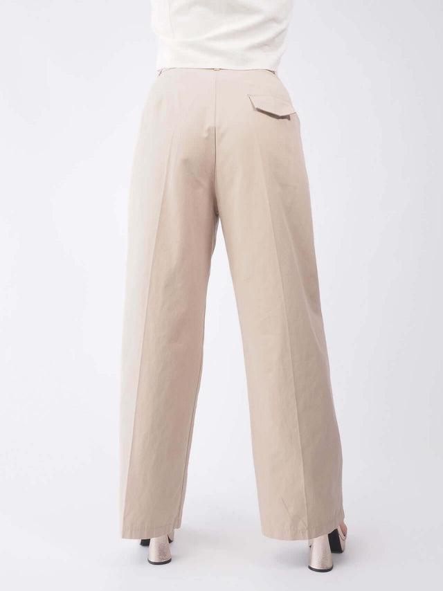 Modelagem moderna e elegante para mulheres que adoram moda.