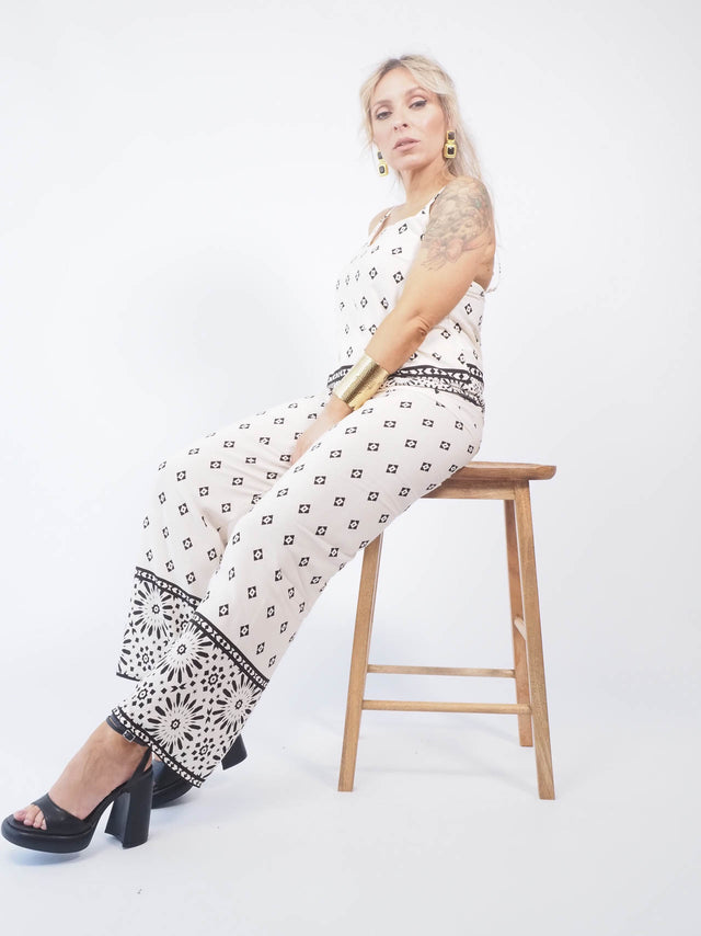Conforto e movimento: descubra o conjunto de vestuário perfeito para mulheres modernas