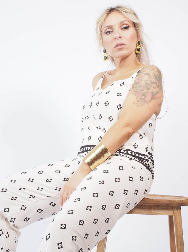Conjunto de top e calças estampadas para mulheres modernas e elegantes