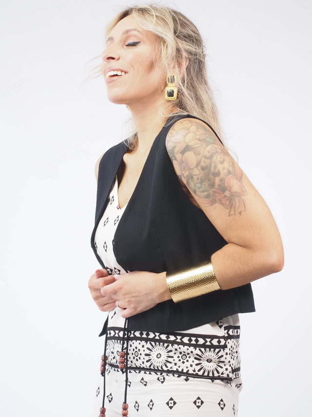 Sinta-se confiante e estilosa com este conjunto de vestuário estampado