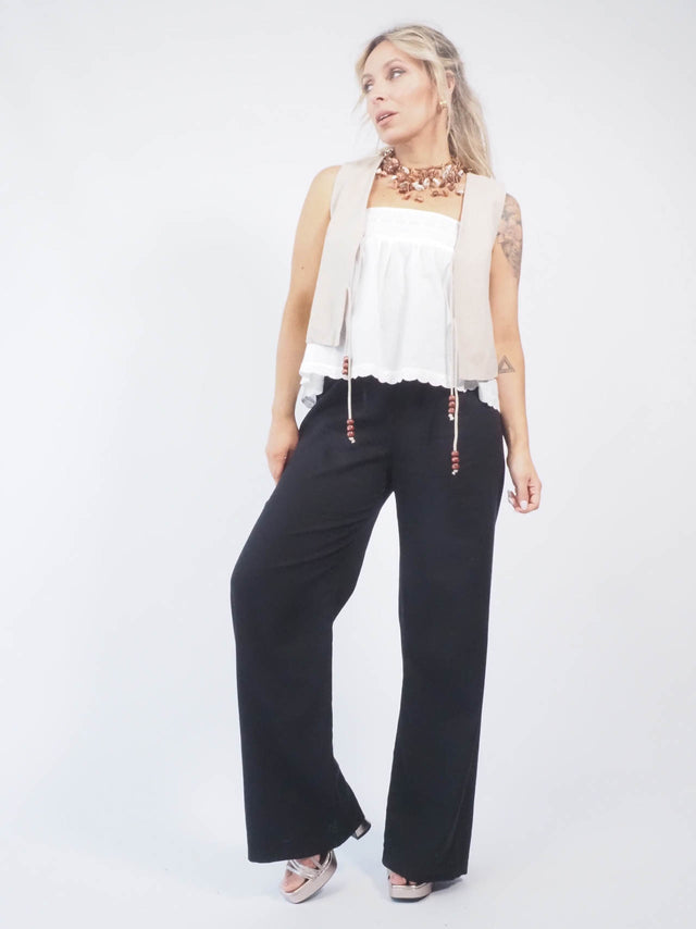 É uma ótima opção para quem quer adicionar um toque de elegância ao seu look de forma fácil e prática.