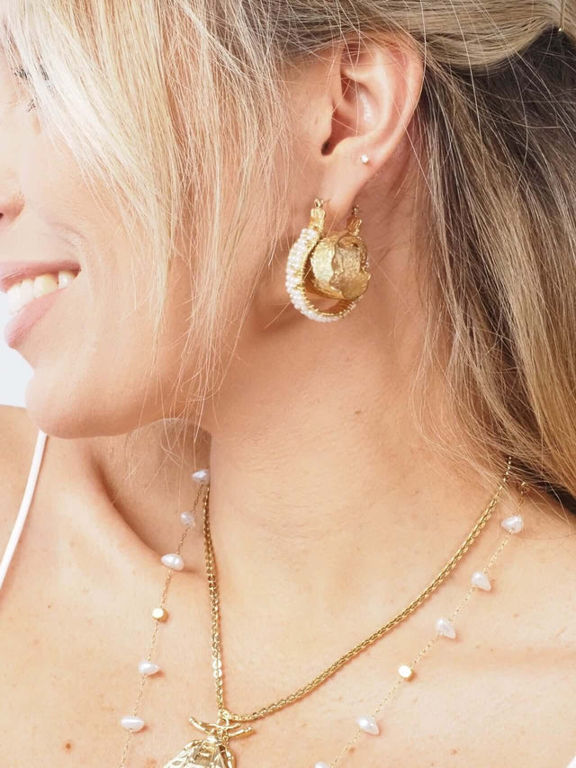 Brincos Dourados com Fecho Catalão: Adicione Glamour ao seu Look