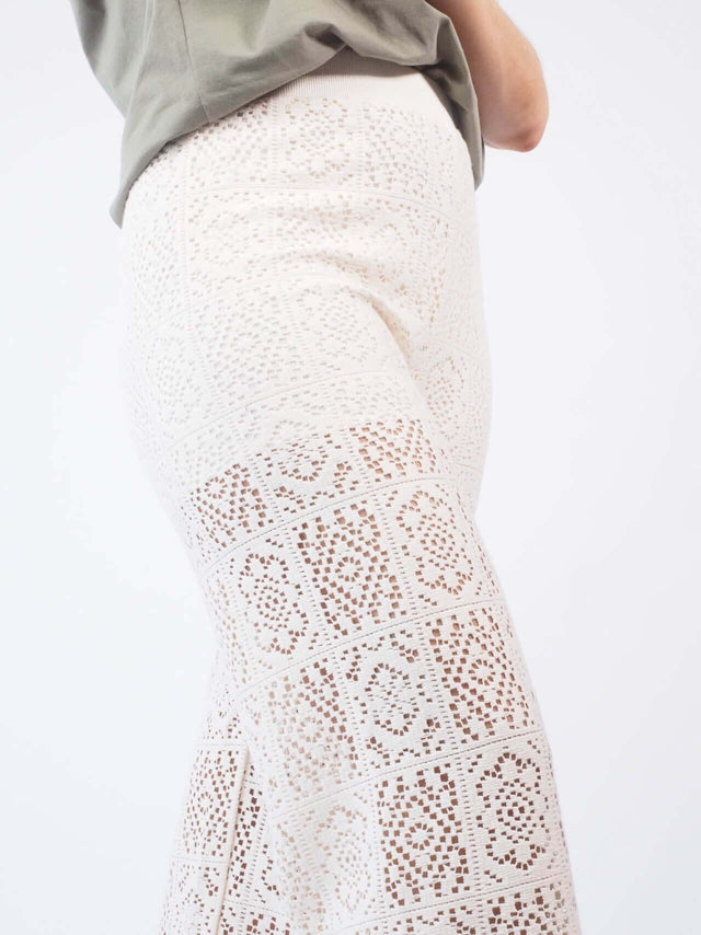 Calças Crochet de cintura alta: a combinação perfeita de moda e praticidade