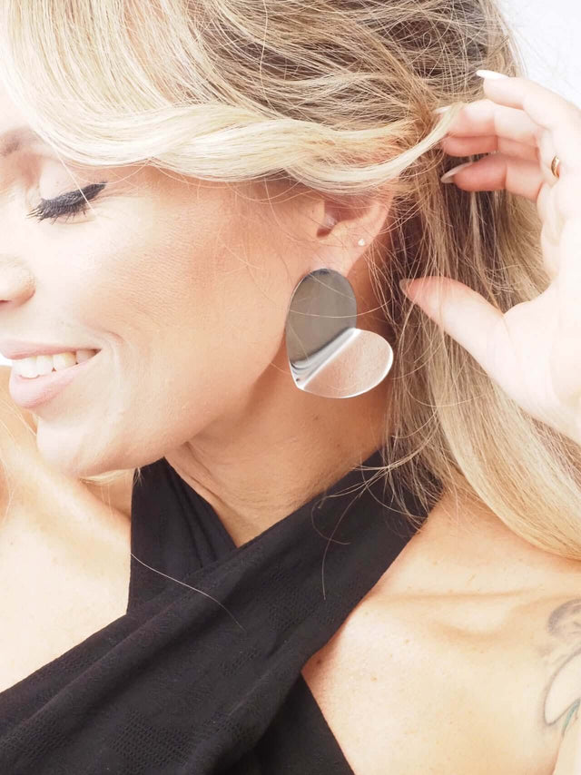 Brincos deslumbrantes em formato de coração para adicionar glamour ao seu visual