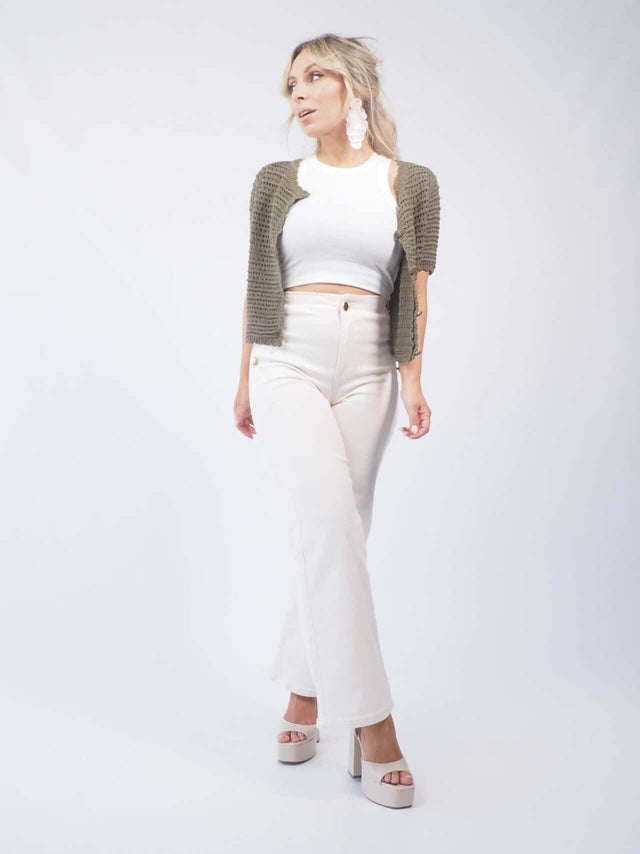 Calças de cintura alta: conforto e estilo para mulheres modernas