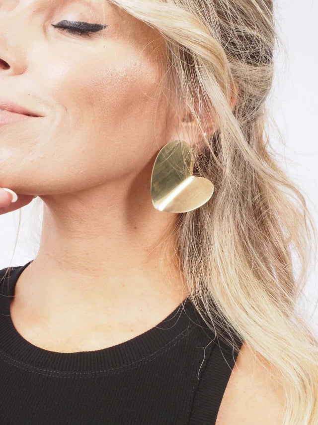 Brincos práticos e seguros com fecho de pressão para um visual glamouroso o dia todo