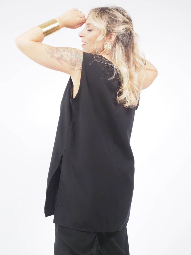 O conjunto perfeito para todas as ocasiões: blusa de manga cava e calças culotte