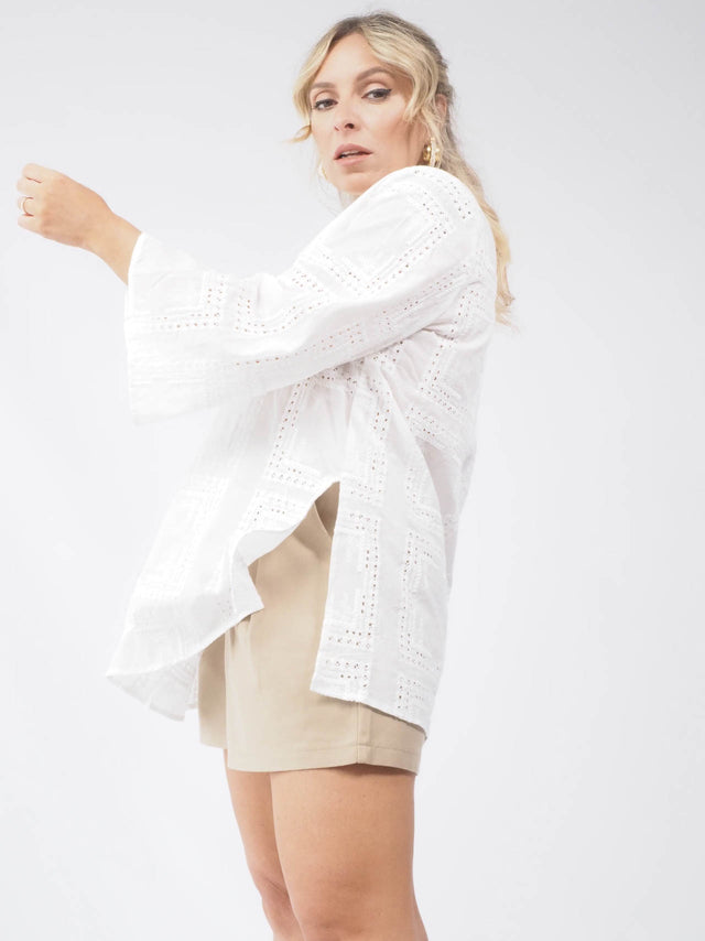 Blusa com Bordado: Vista-se com Estilo e Elegância