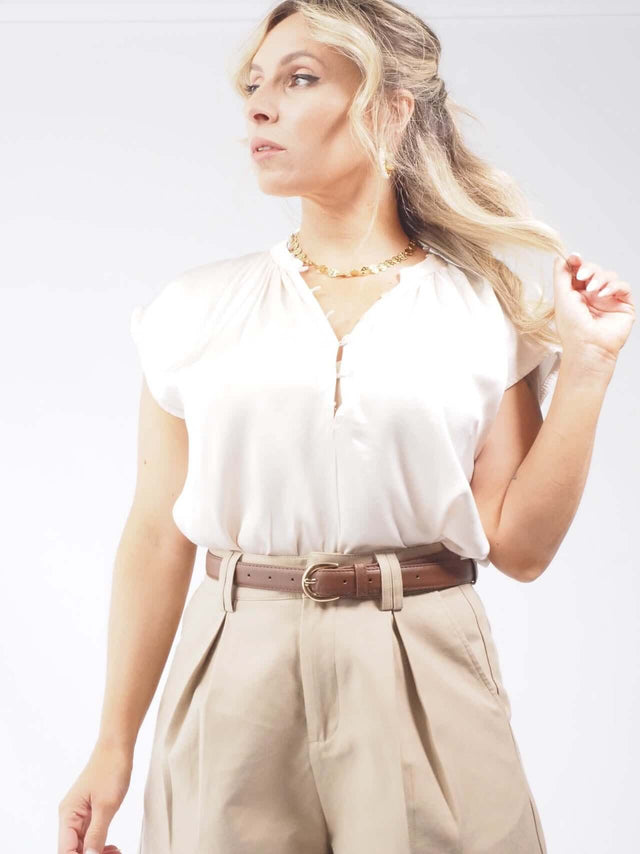 Adicione estilo e conforto ao seu look com a blusa manga cava