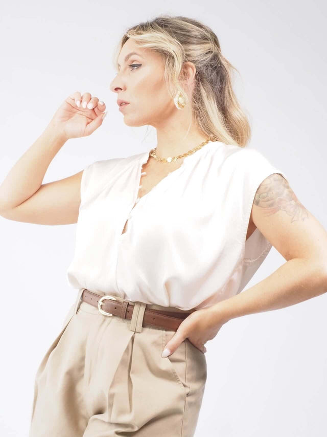 Blusa Manga Cava: A peça perfeita para o verão elegante e confortável!