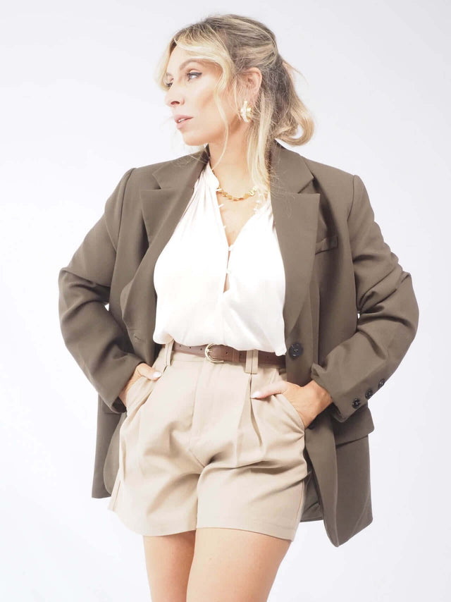 Blazer básico: o toque de elegância que seu guarda-roupa precisa