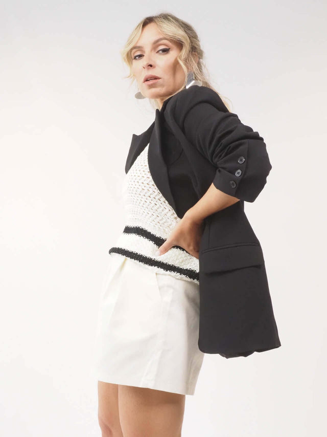 Descubra os melhores modelos de blazers para mulheres que valorizam estilo e conforto