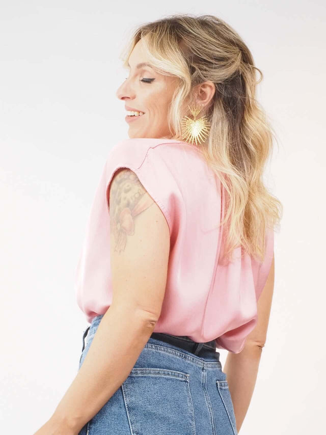 Blusa Manga Cava: Toque moderno e feminino para o seu look de verão!