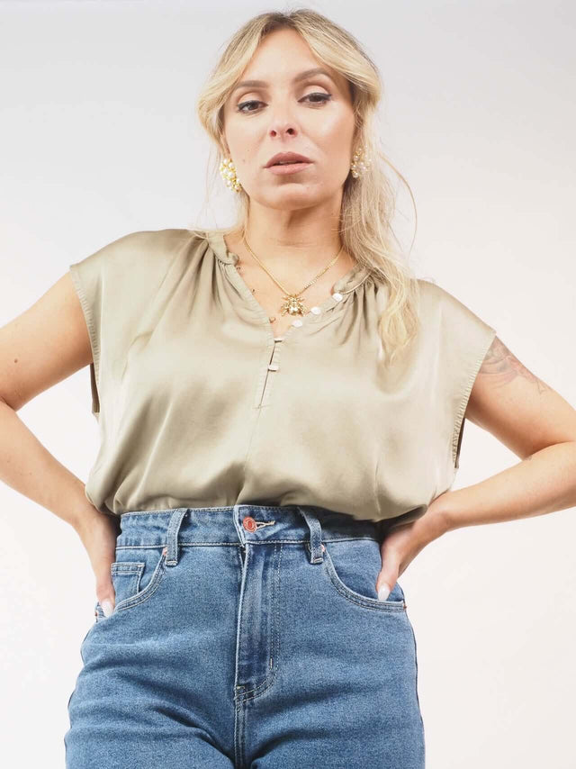 Adicione um Toque Moderno ao seu Look com a Blusa Manga Cava