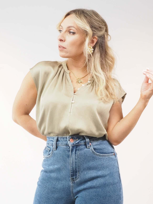 Blusa Manga Cava: A peça perfeita para os dias quentes de verão