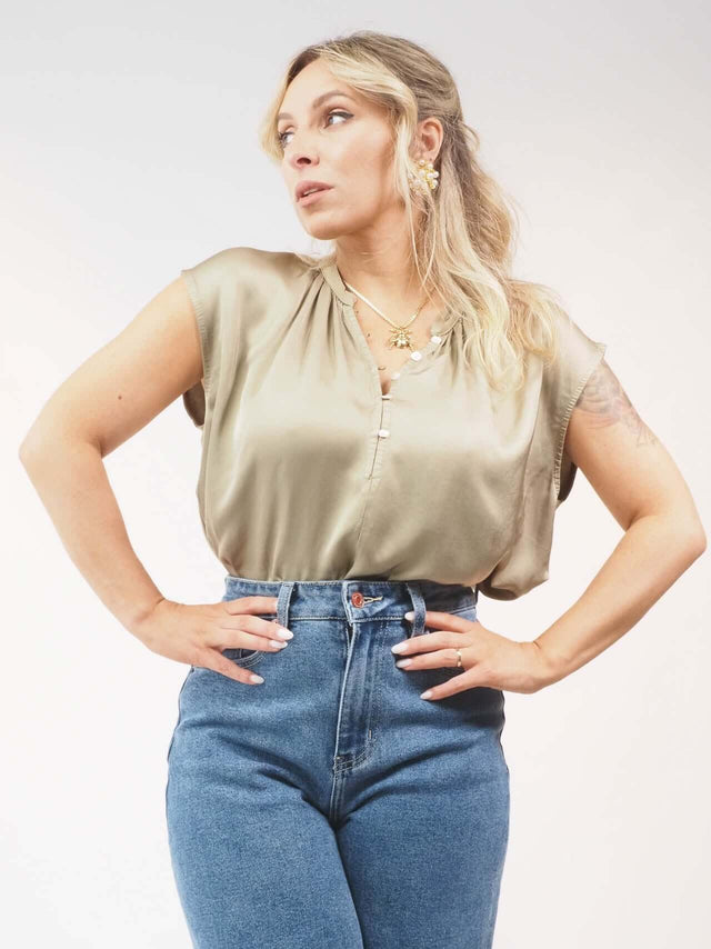 Descubra a Blusa Manga Cava: Leveza e Frescura para os Dias Quentes