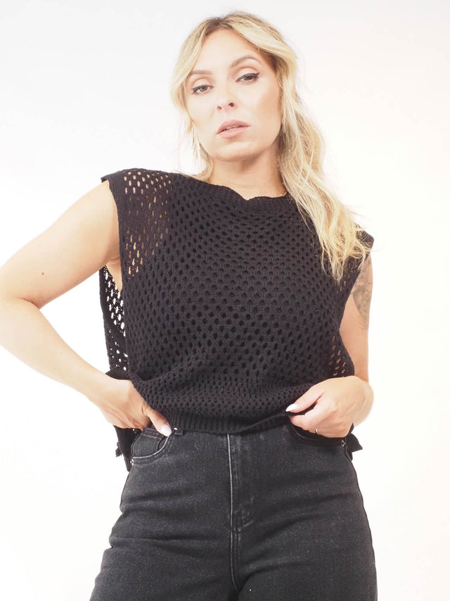 Adiciona estilo ao teu guarda-roupa com o colete de malha perfurada